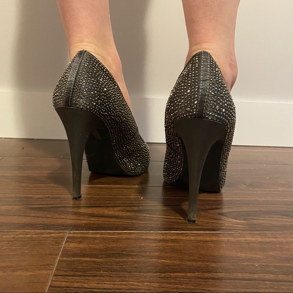 Le Chateau Sparkly Grey High Heels - Picture 6 of 6